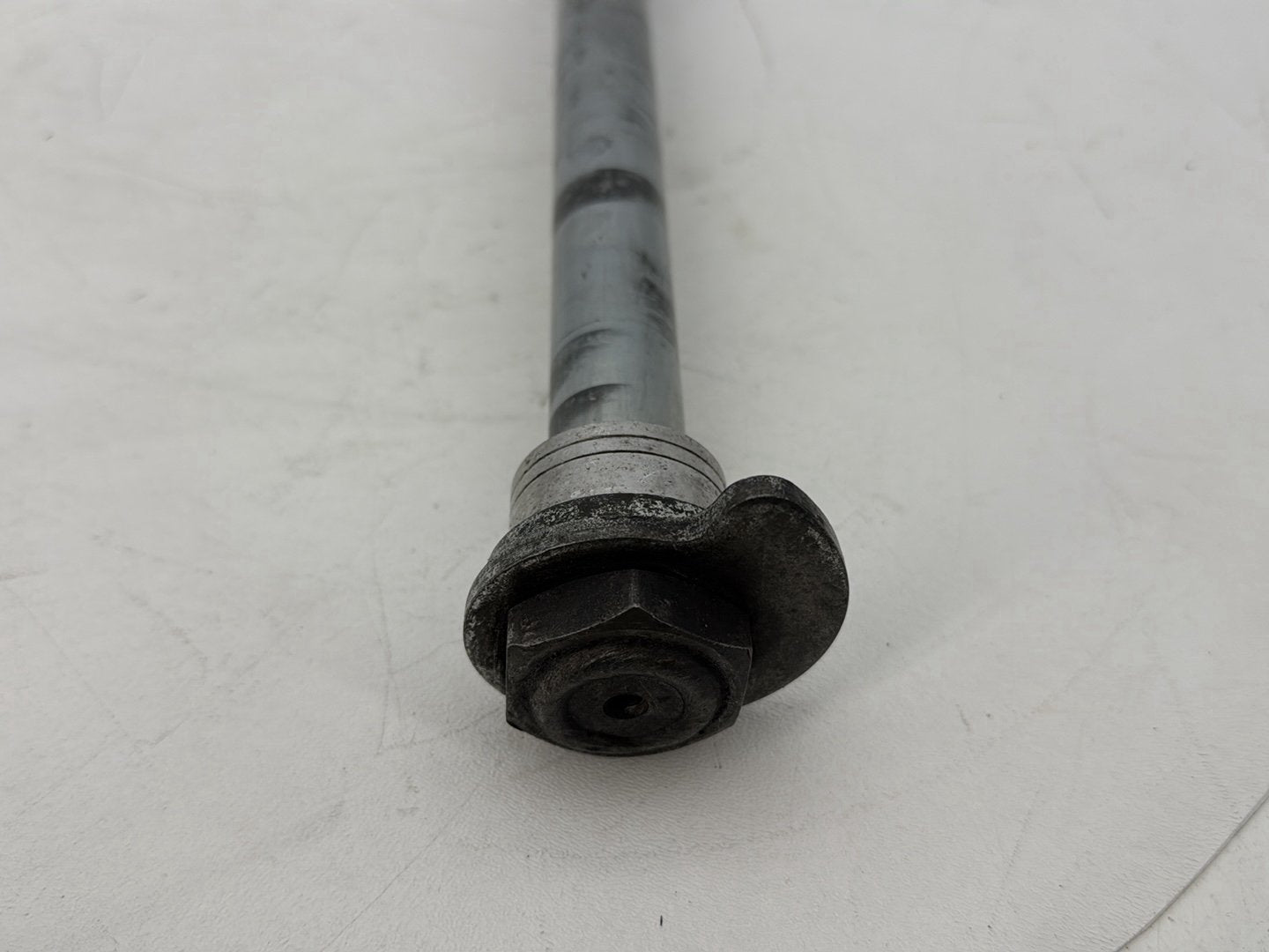 2007 - 2011 Harley-Davidson Touring Electra Glide Ultra Rear Wheel Axle Bolt Shaft 41056-09