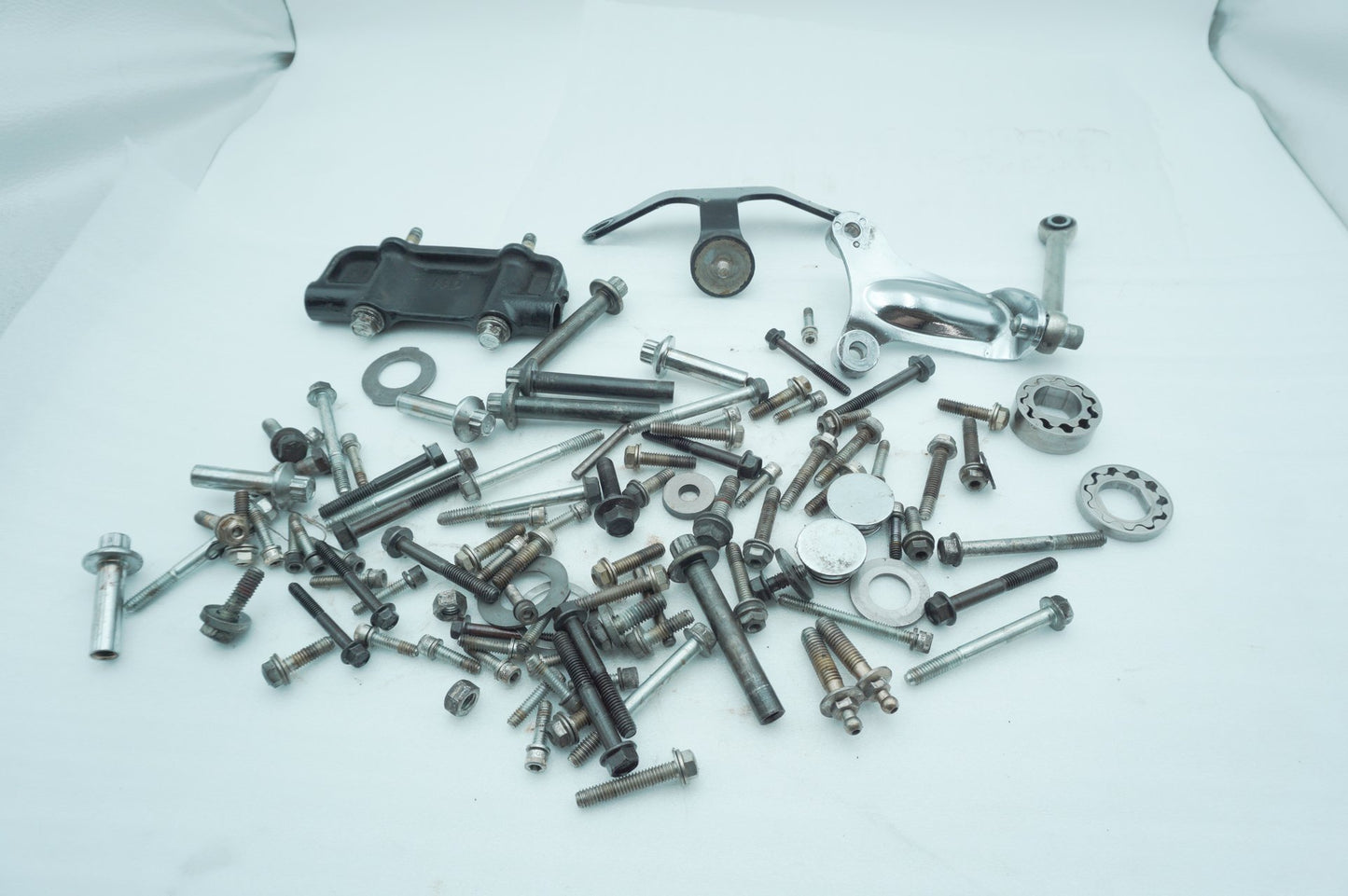 2007 - 2011 Harley-Davidson Touring Electra Glide Engine Motor Hardware Bolts Brackets Bushing 16321-08