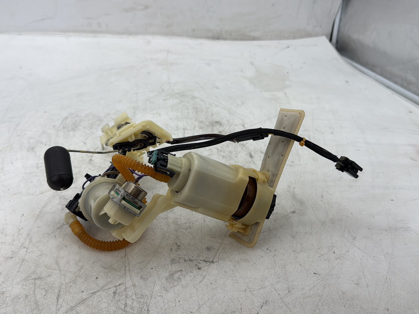 2012 Harley Dyna FXDF Fat Bob OEM Fuel Pump Gas Gasoline Petrol Sending