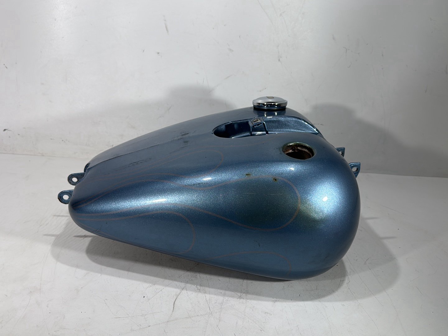 2000 Harley Dyna FXDWG Wide Glide OEM Fuel Gas Tank Gasoline Reservoir