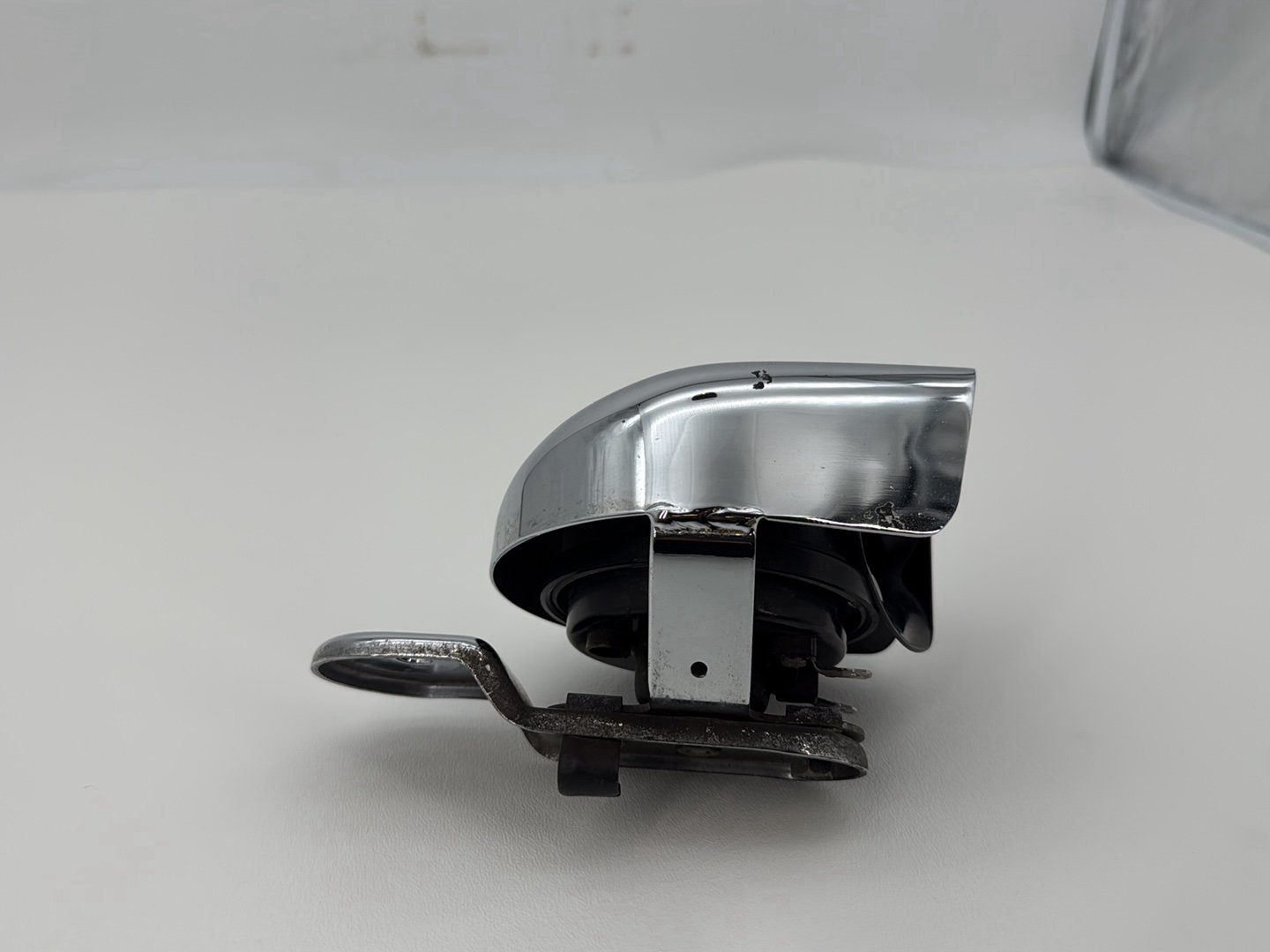 2006 - 2017 Harley-Davidson Dyna Street Bob Horn Signal Klaxon Chrome Cover 69012-93A