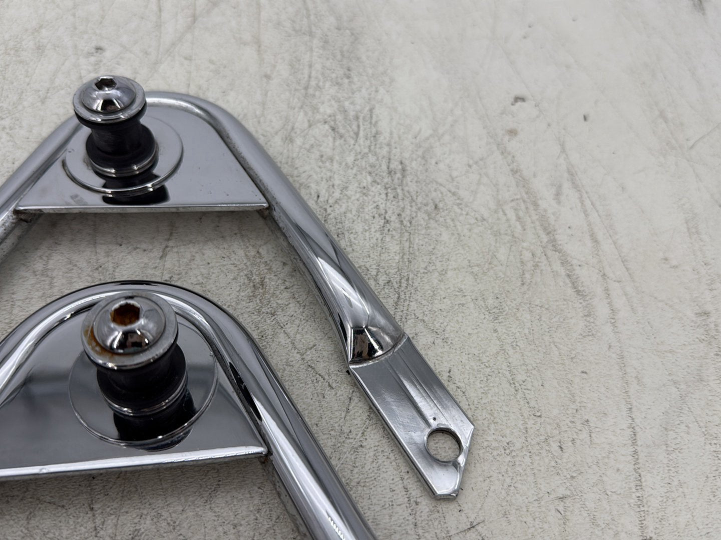 2007 Harley Touring FLHTC Electra Glide Classic OEM Detachable Tour Pak Luggage Box Bracket