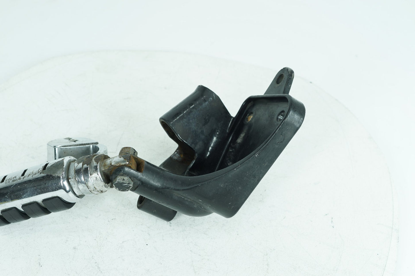 2000 - 2006 Harley-Davidson Softail Deuce Right Driver Foot Controls Peg Rest 42507-00B