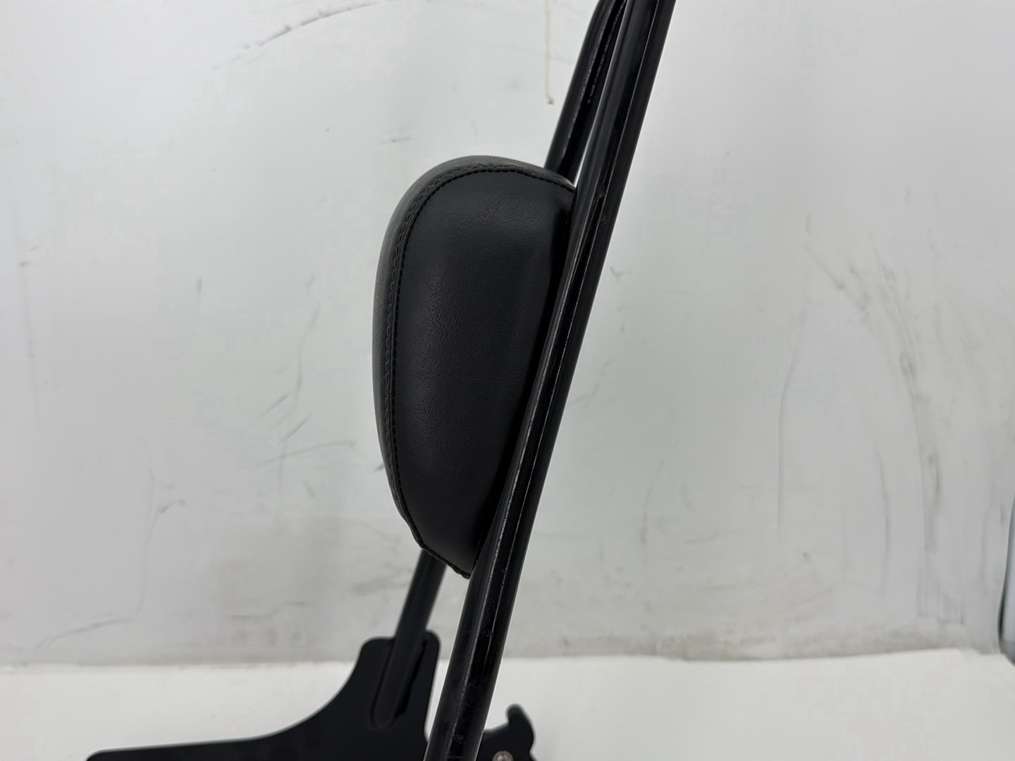 2012 Harley Dyna Fat Bob FXDF 103 OEM Rear Sissy Bar w/ Backrest Cushion Pad
