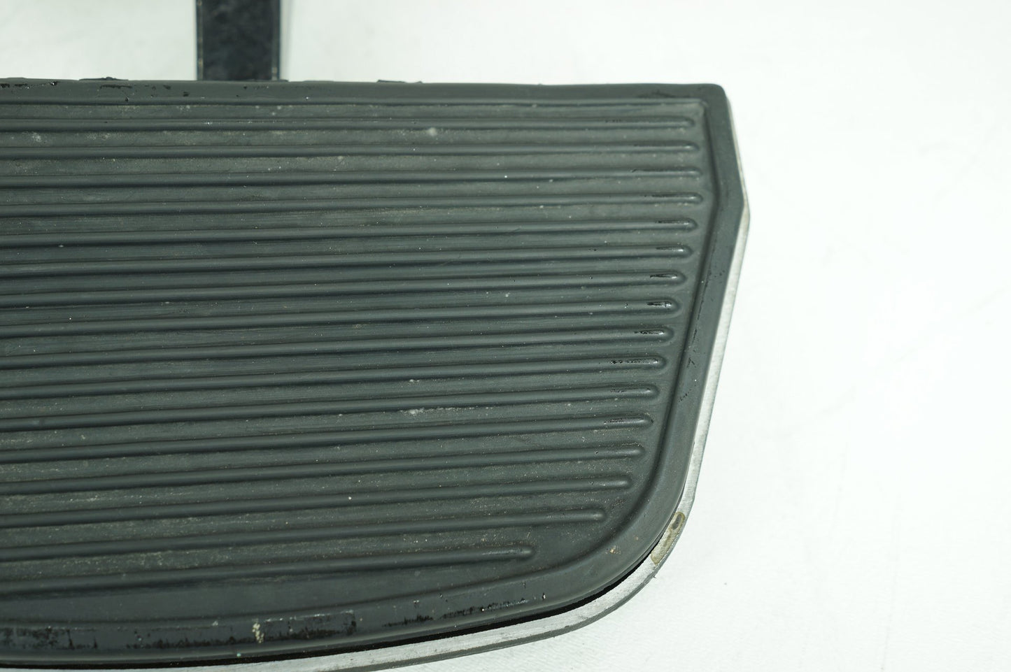 2007 - 2013 Harley-Davidson Touring Electra Glide Ultra Left Right Driver & Pass Floorboard Foot Rest 50614-06