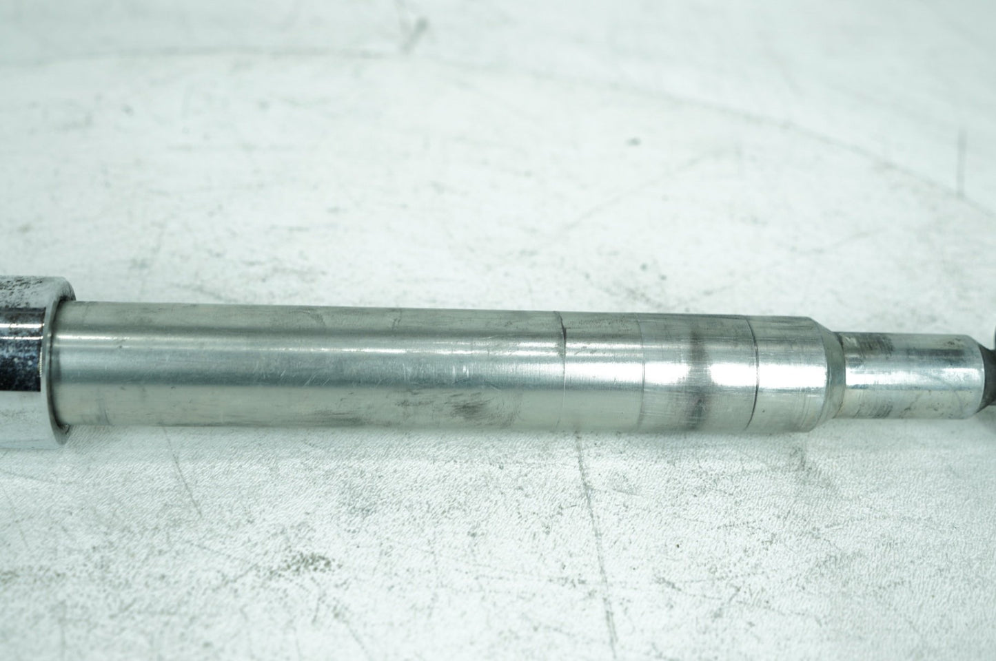 1999 - 2006 Harley-Davidson Touring Electra Glide Ultra Front Wheel Axle Bolt Shaft 43364-00