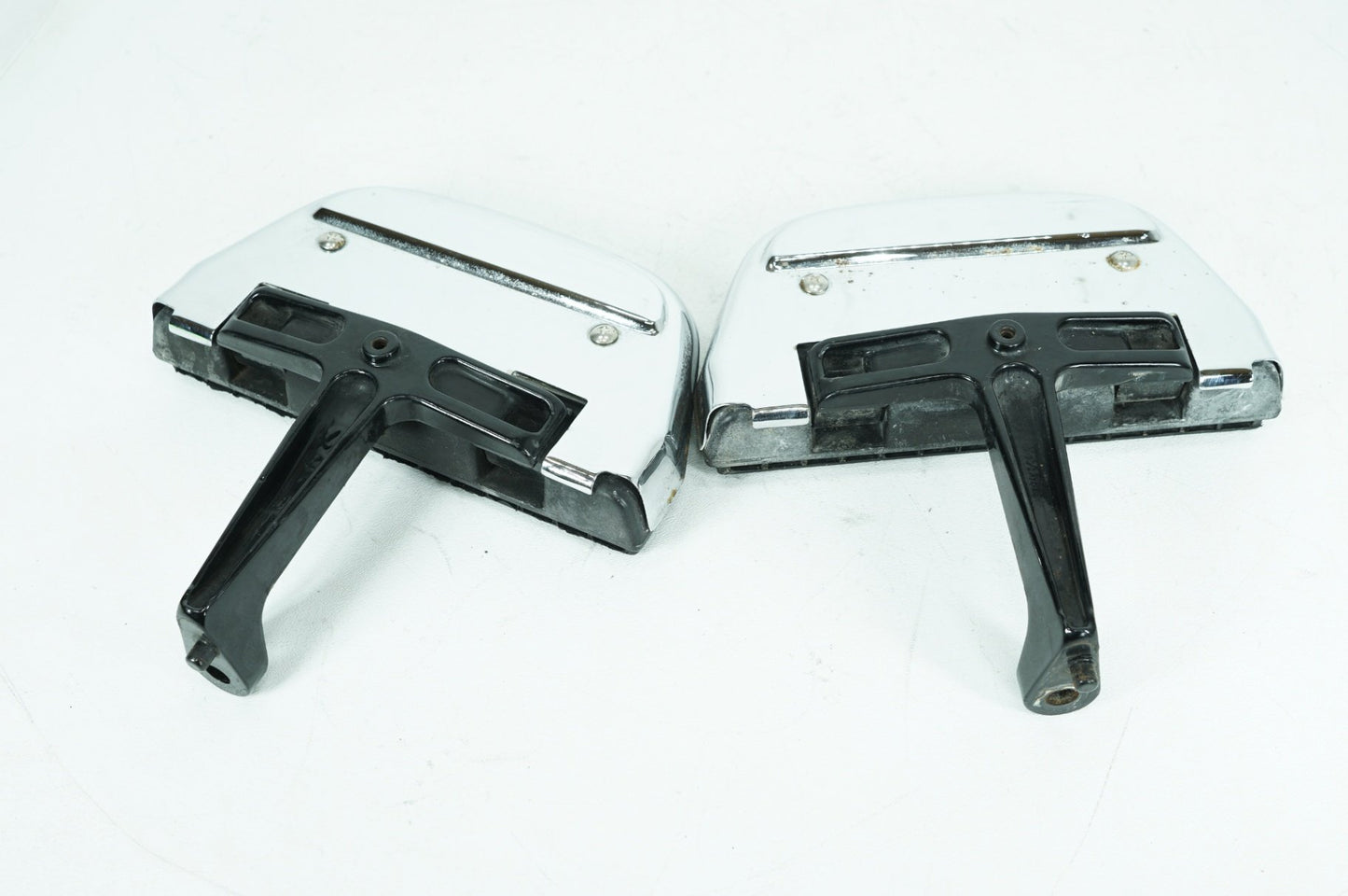 1999 - 2006 Harley-Davidson Touring Road King Police Left & Right Passenger Floorboard Foot Rest 50606-86A