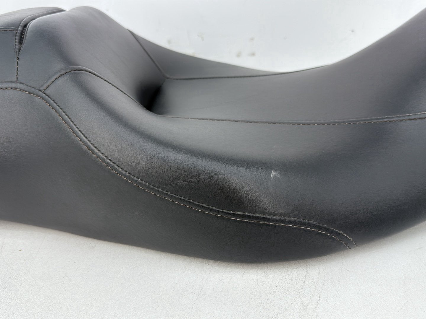 Harley-Davidson Misc  Passenger Rider Driver Seat Saddle 52164-09B