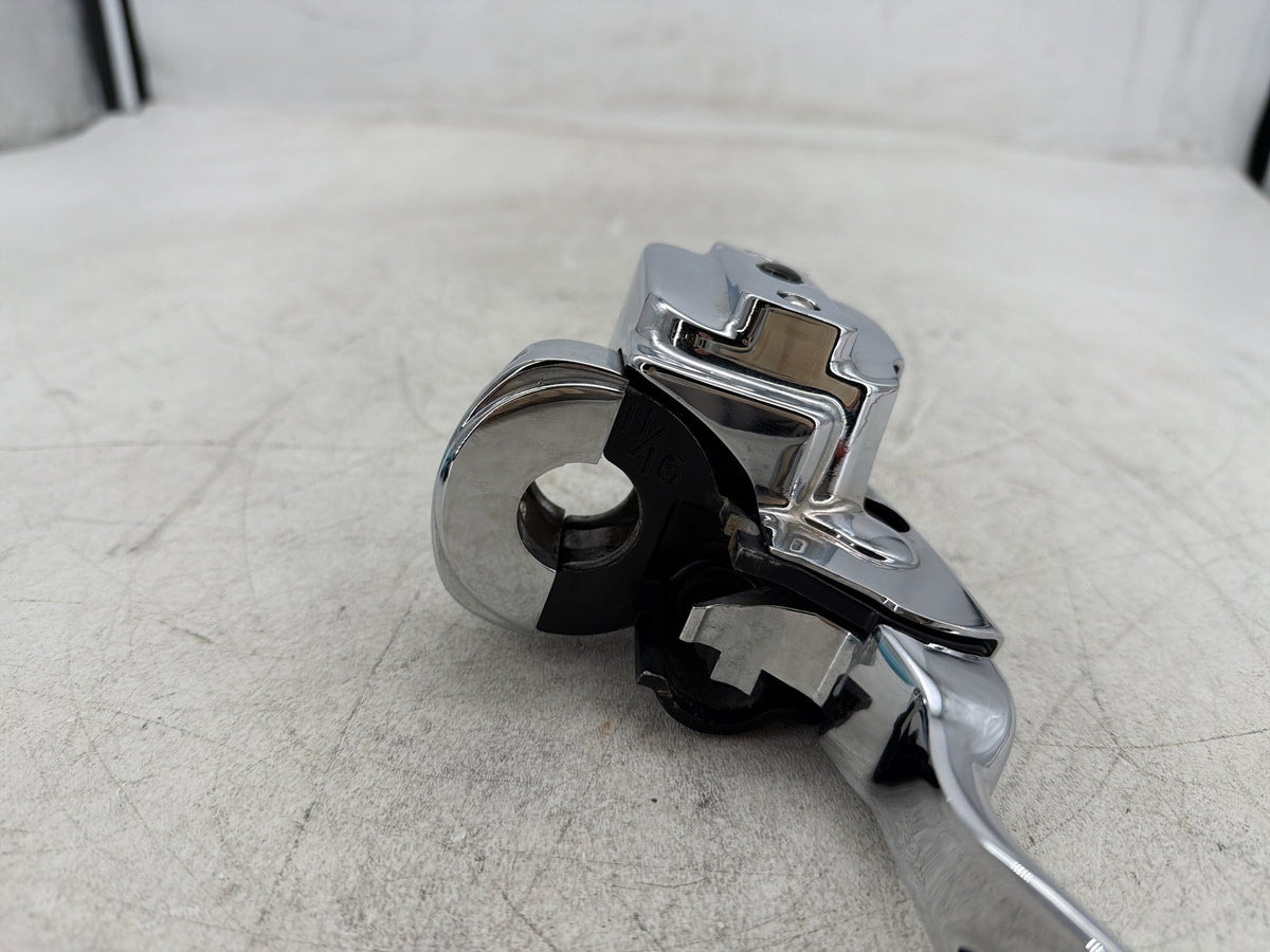 2004 Harley Electra Glide Touring OEM Front Right Brake Lever Master Cylinder