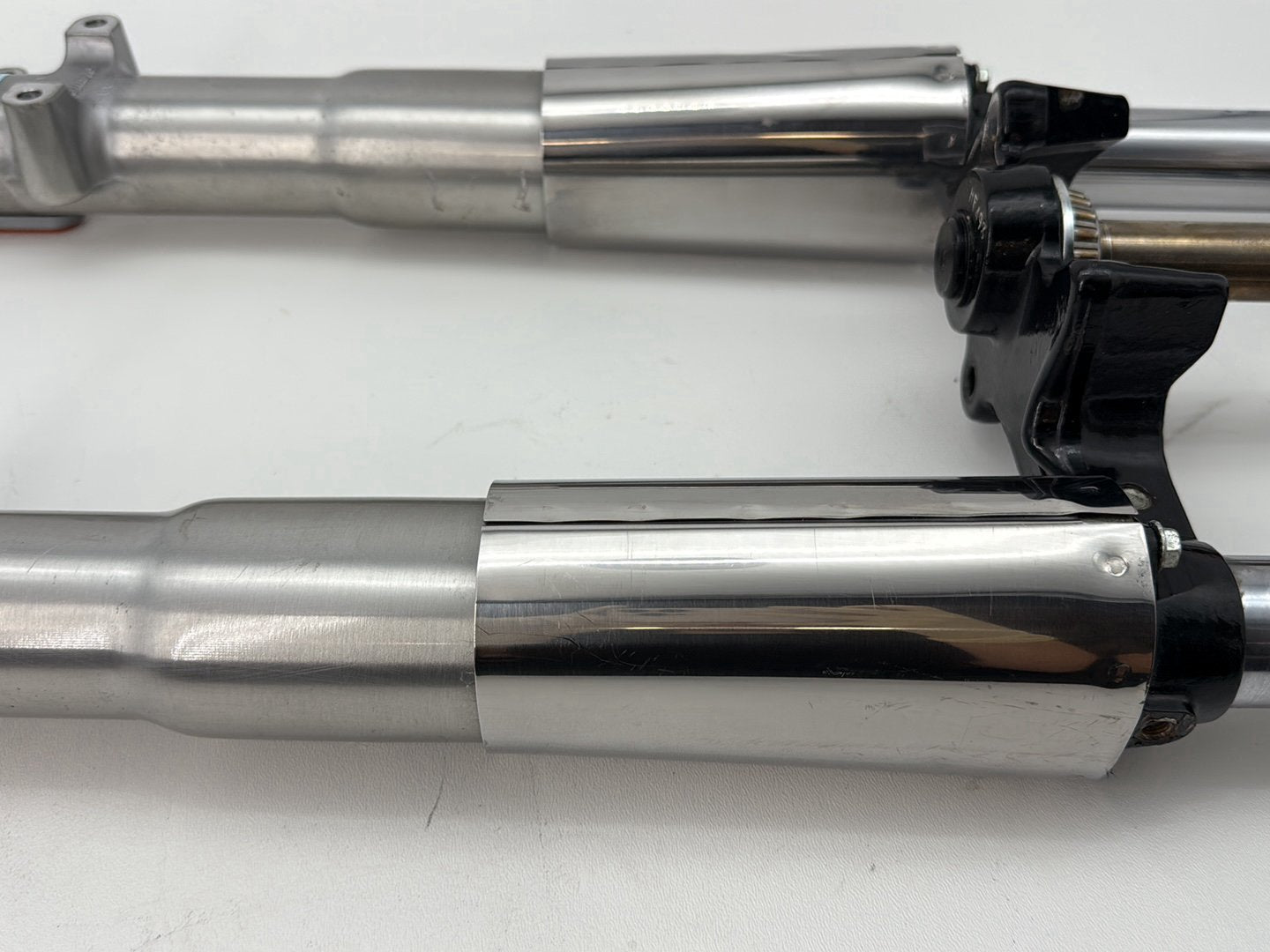 2008 Harley Softail Deluxe FLSTN OEM Front Triple Tree Set & LH RH Fork Legs Sliders