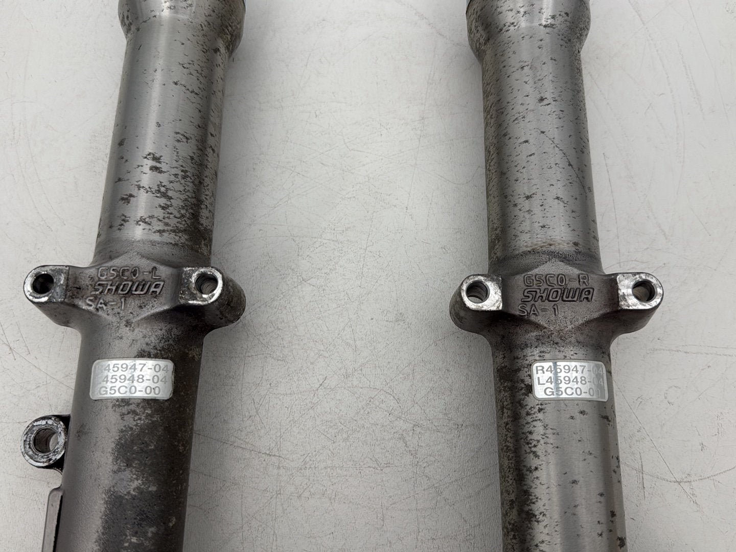 1999 - 2006 Harley-Davidson Dyna Super Glide Front Triple Tree Set & LH RH Fork Legs Sliders 45739-87 , 46076-04