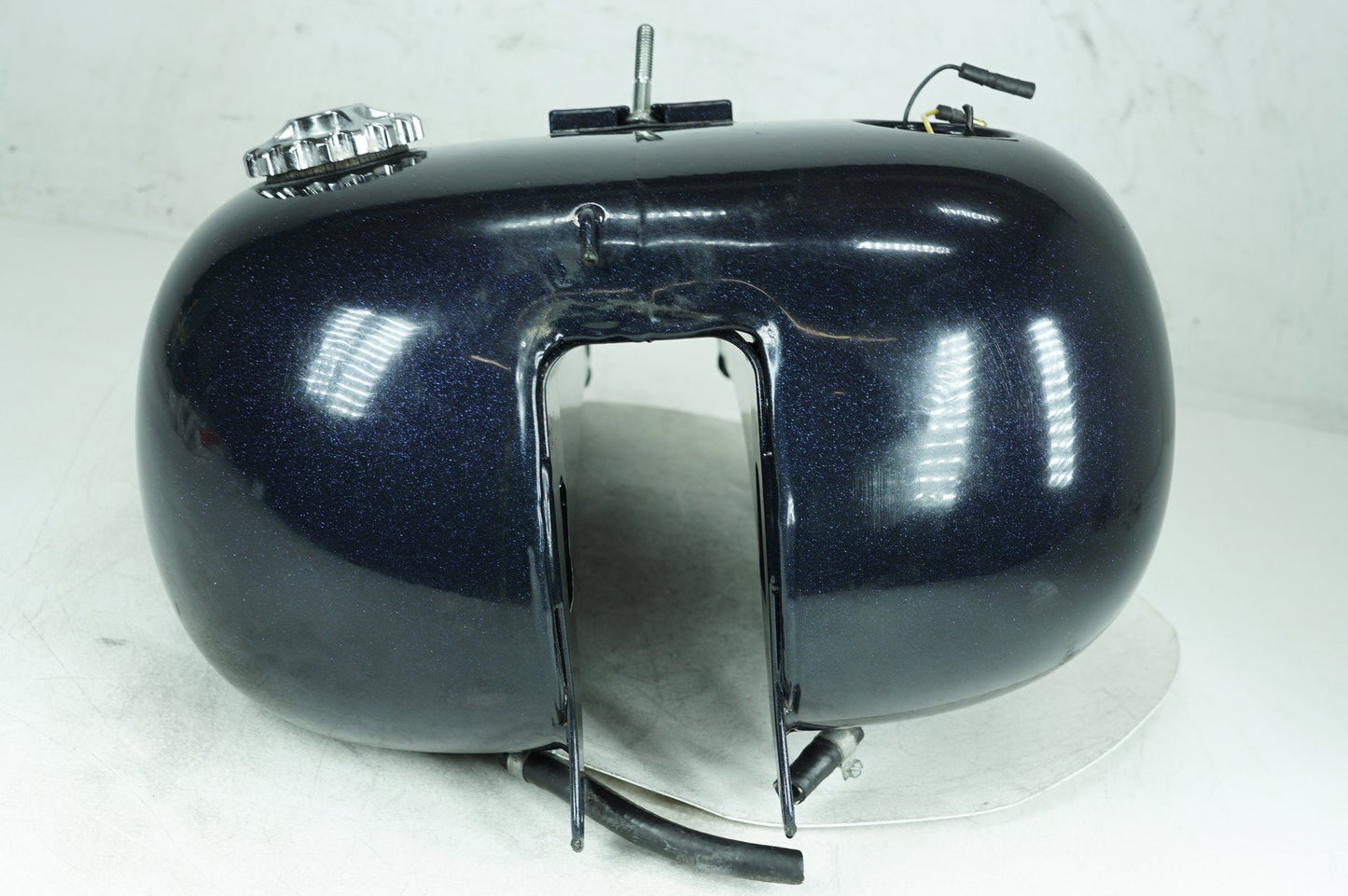 1999 - 2006 Harley-Davidson Softail Fat Boy Fuel Gas Tank Gasoline Reservoir  	62180-00D