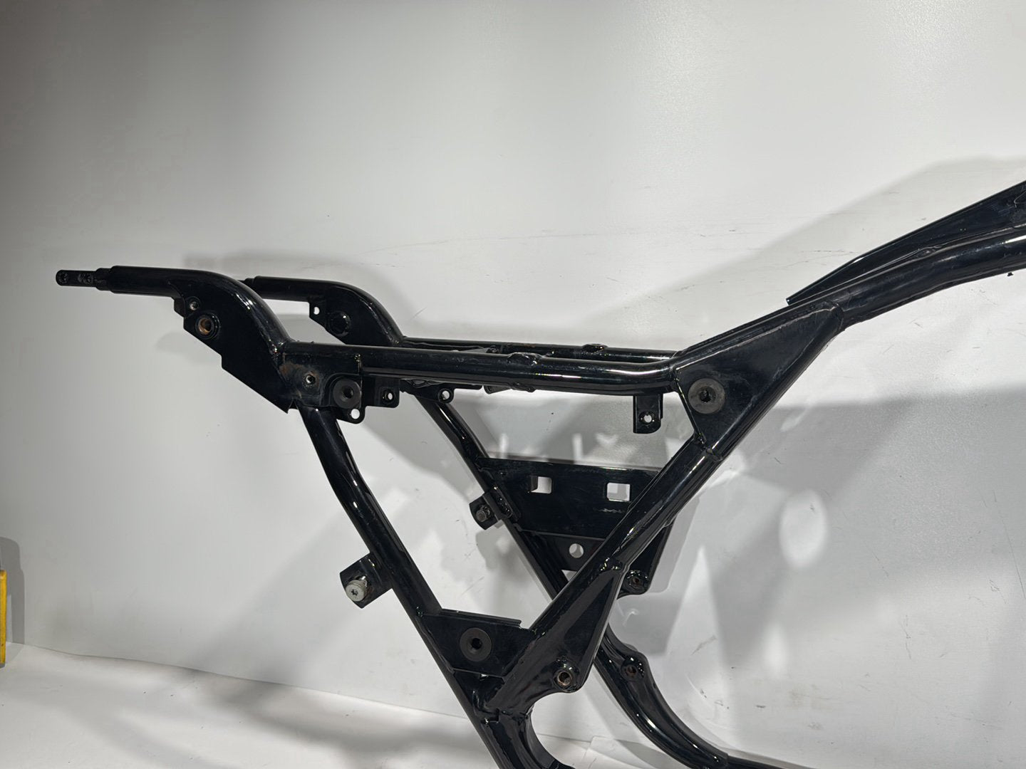 1999 - 2006 Harley-Davidson Touring Road King Custom Body Main Frame Chassis CLN CLR  	47900-02A