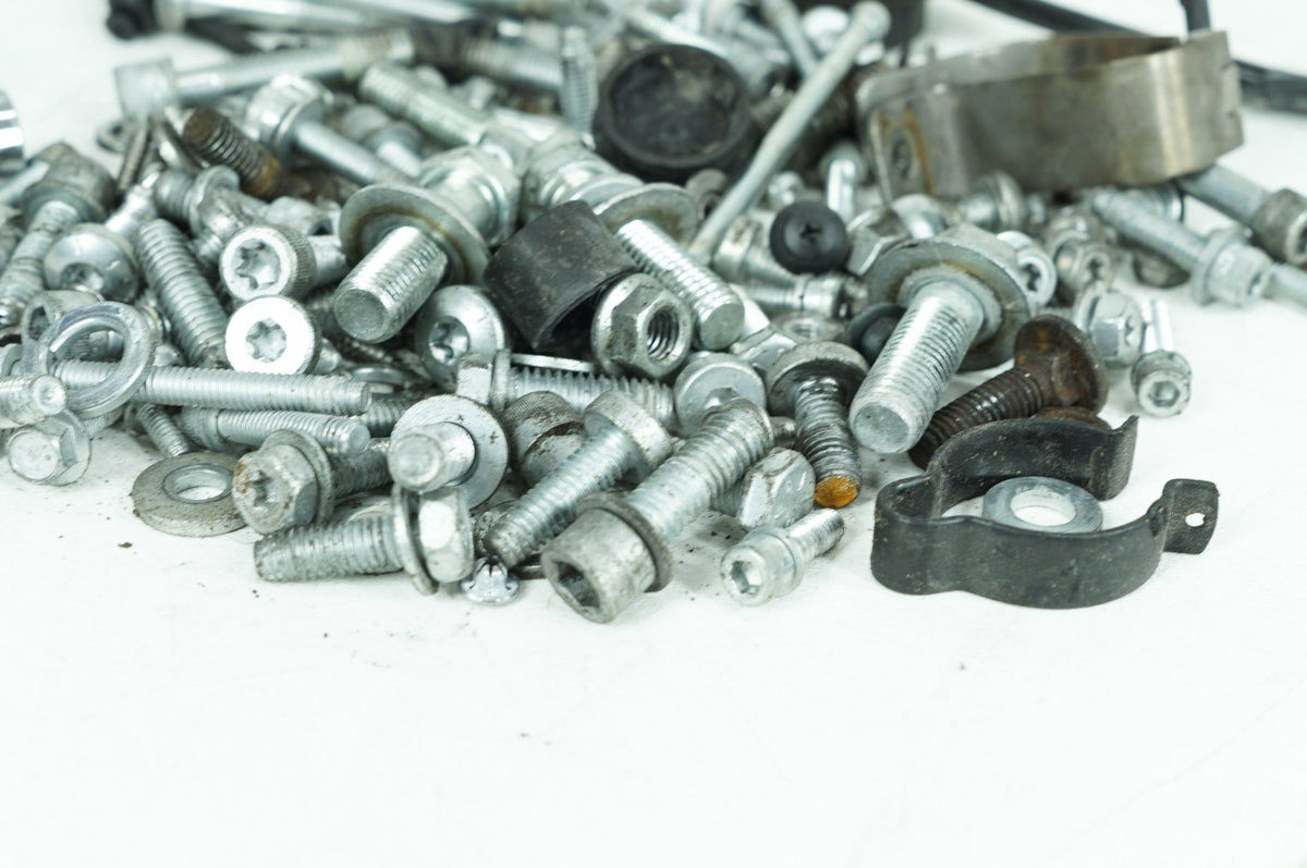 2014 Harley-Davidson Touring FLHTCU - Hardware Bolts Nuts & Brackets