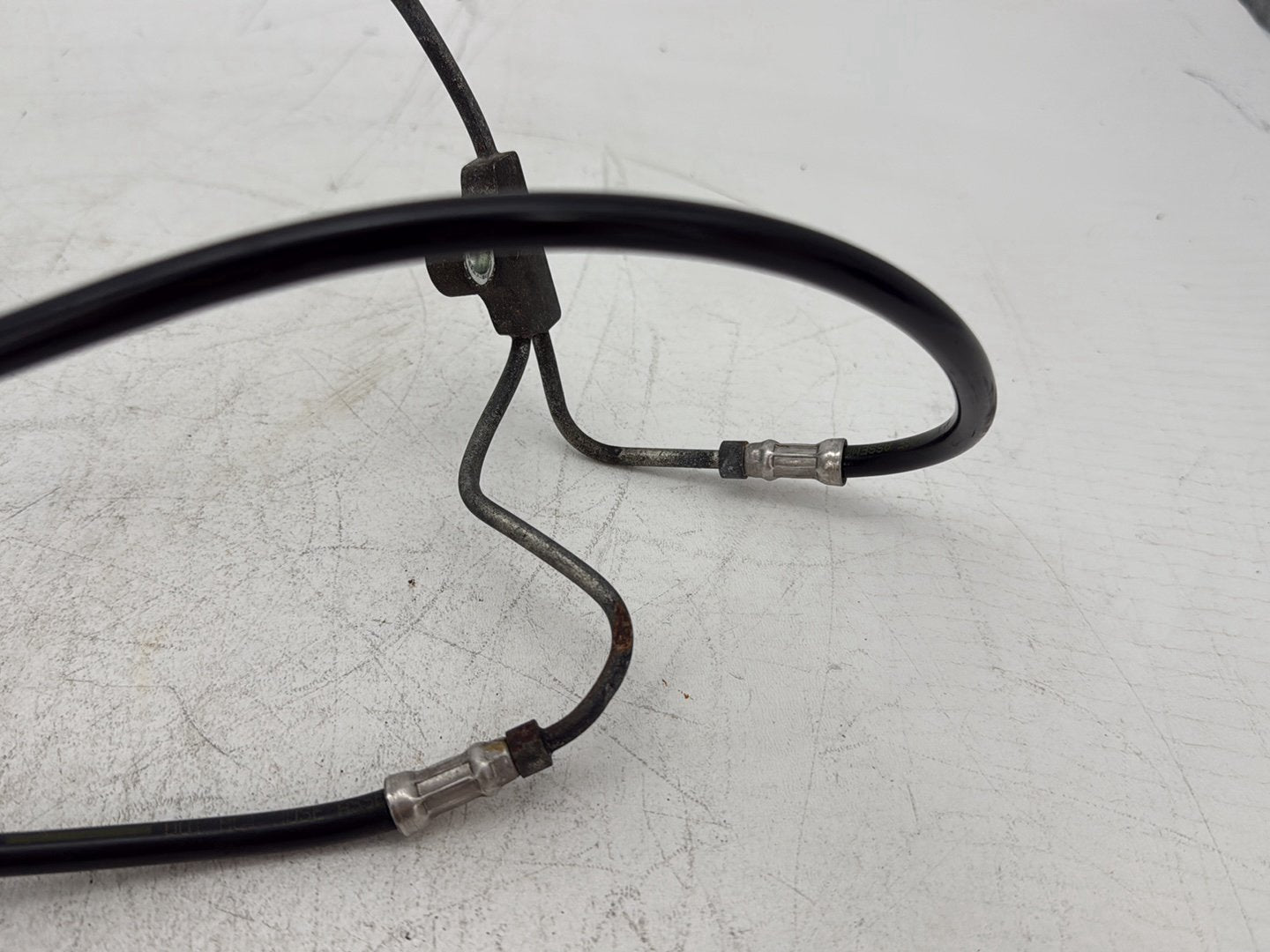 2009 Harley Street Glide Touring FLHX OEM Front Brake Hose Line Pipe NON-abs