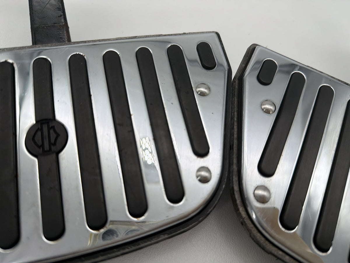 2006 Harley Electra Glide Touring Classic OEM Left & Right Passenger Floorboard Foot Rest