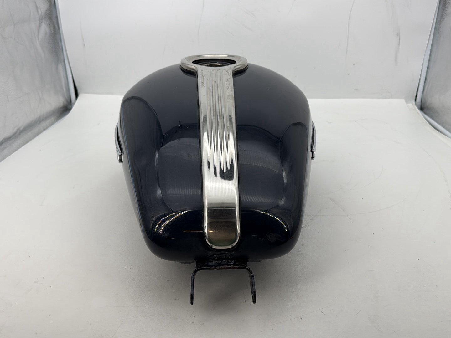 2009 Harley Sportster XL1200C 1200 Custom OEM Fuel Gas Tank Gasoline Reservoir