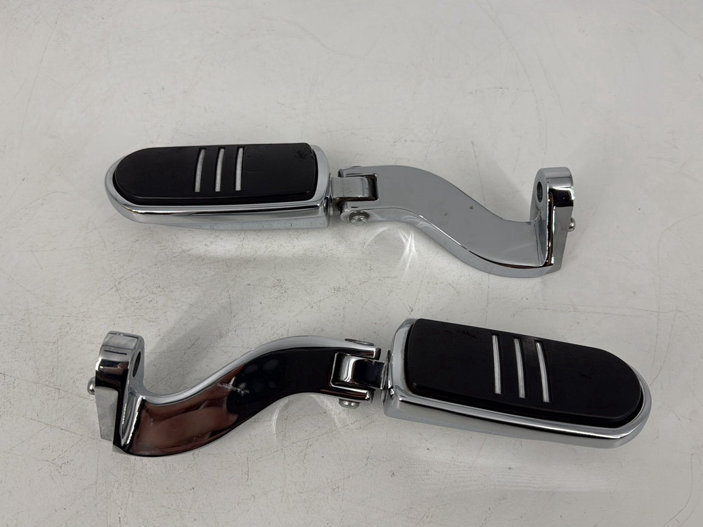 2008 - 2016 Harley-Davidson Touring Street Glide Passenger Left & Right Foot Pegs 49015-04A