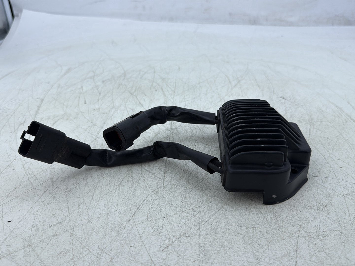 2004 Harley Dyna Super Glide FXDI OEM Voltage Regulator Rectifier