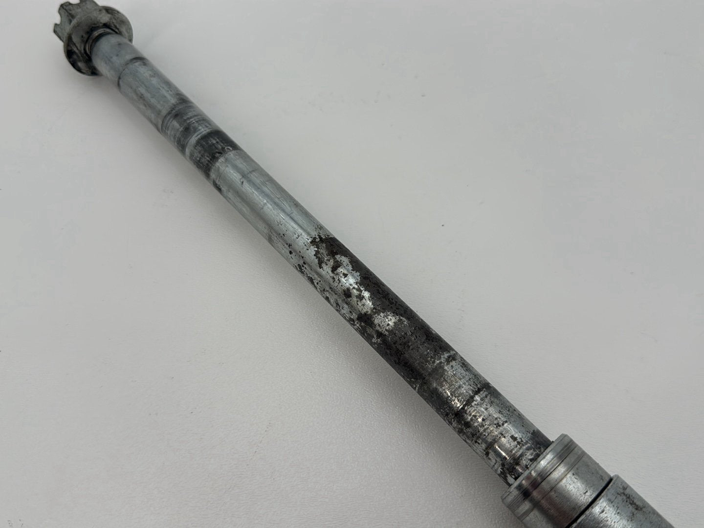 1999 - 2006 Harley-Davidson Dyna Wide Glide Rear Wheel Axle Bolt Shaft 41114-90