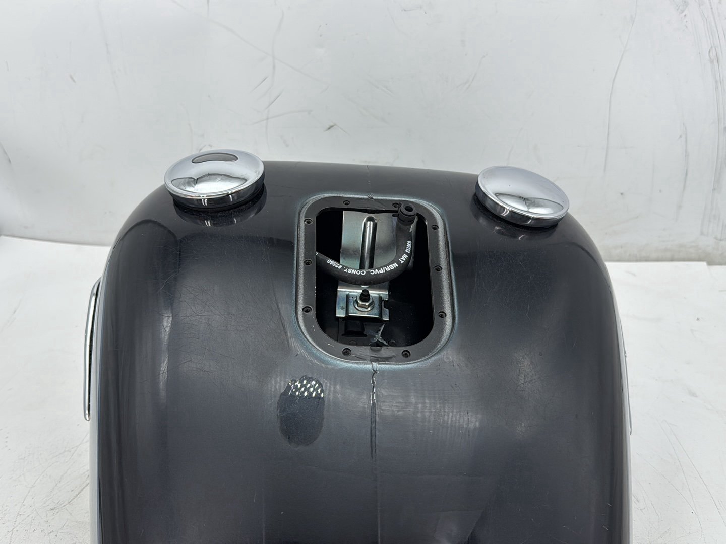2013 Harley Heritage Softail Classic FLSTC OEM Fuel Gas Tank Gasoline Reservoir