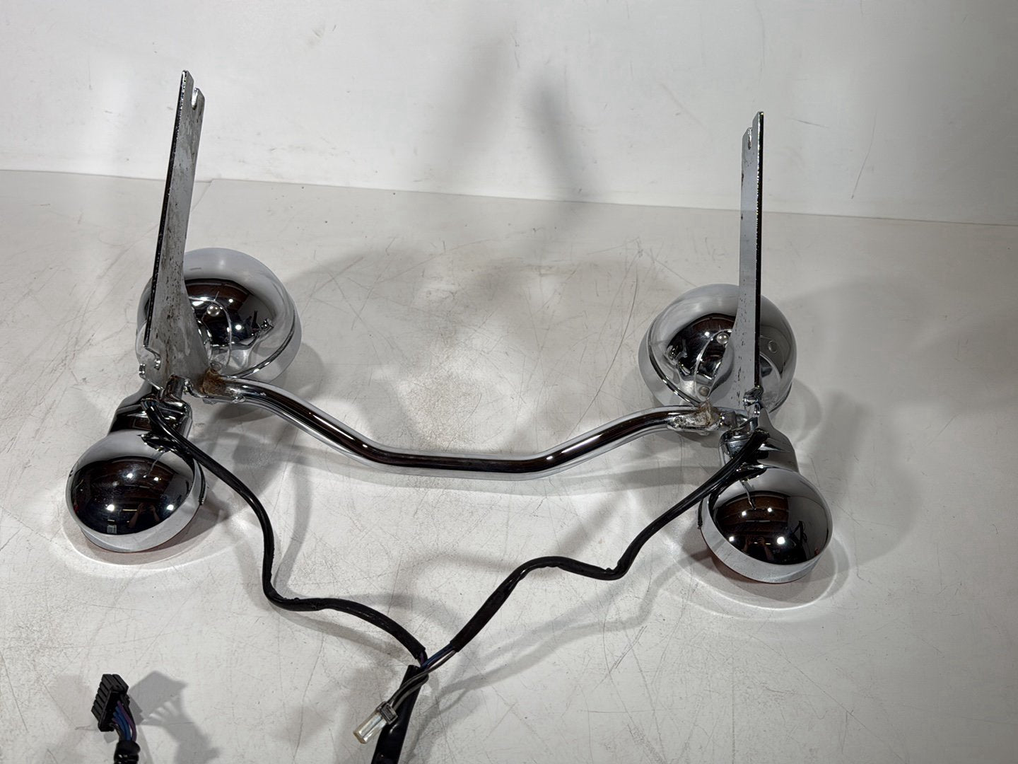 1999 - 2006 Harley-Davidson Touring Road King Police Front Left Right Turn Signal Indicators 68712-94A , 68766-94