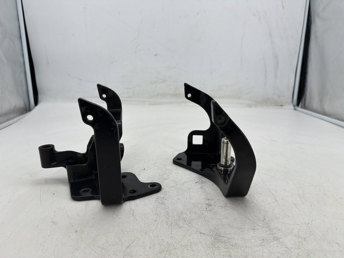2001 Harley Heritage Softail Classic Left Right Foot Rest Peg Support Bracket