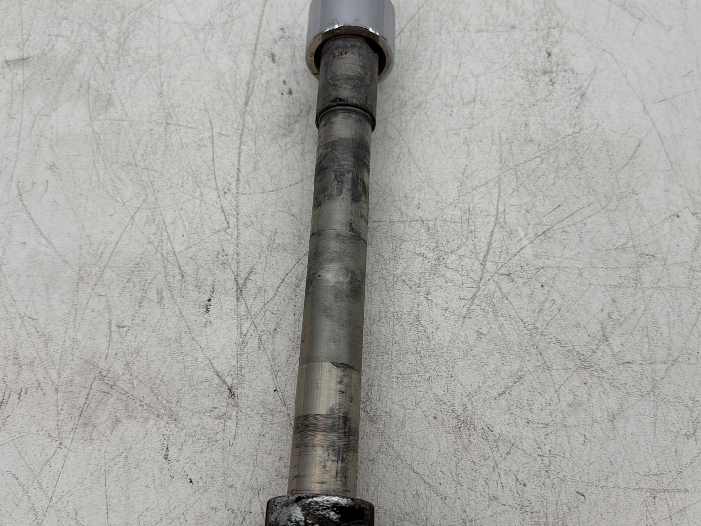 2008 Harley Dyna FXDL Low Rider Anniversary OEM Front Wheel Axle Bolt Shaft