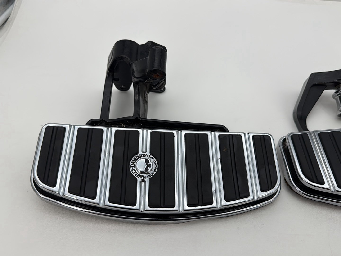 2007 Harley Softail Heritage Classic FLSTC OEM Left Right Driver Floorboard Foot Rest