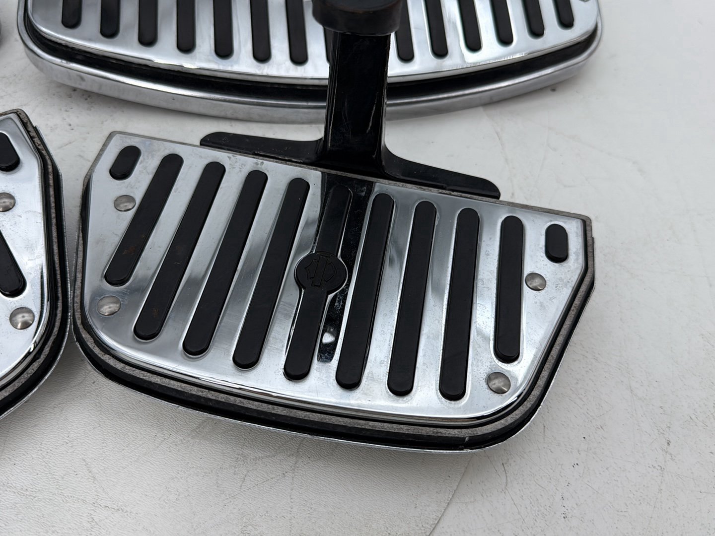 1999 - 2006 Harley-Davidson Touring Electra Glide Left Right Driver & Pass Floorboard Foot Rest 50621-79A