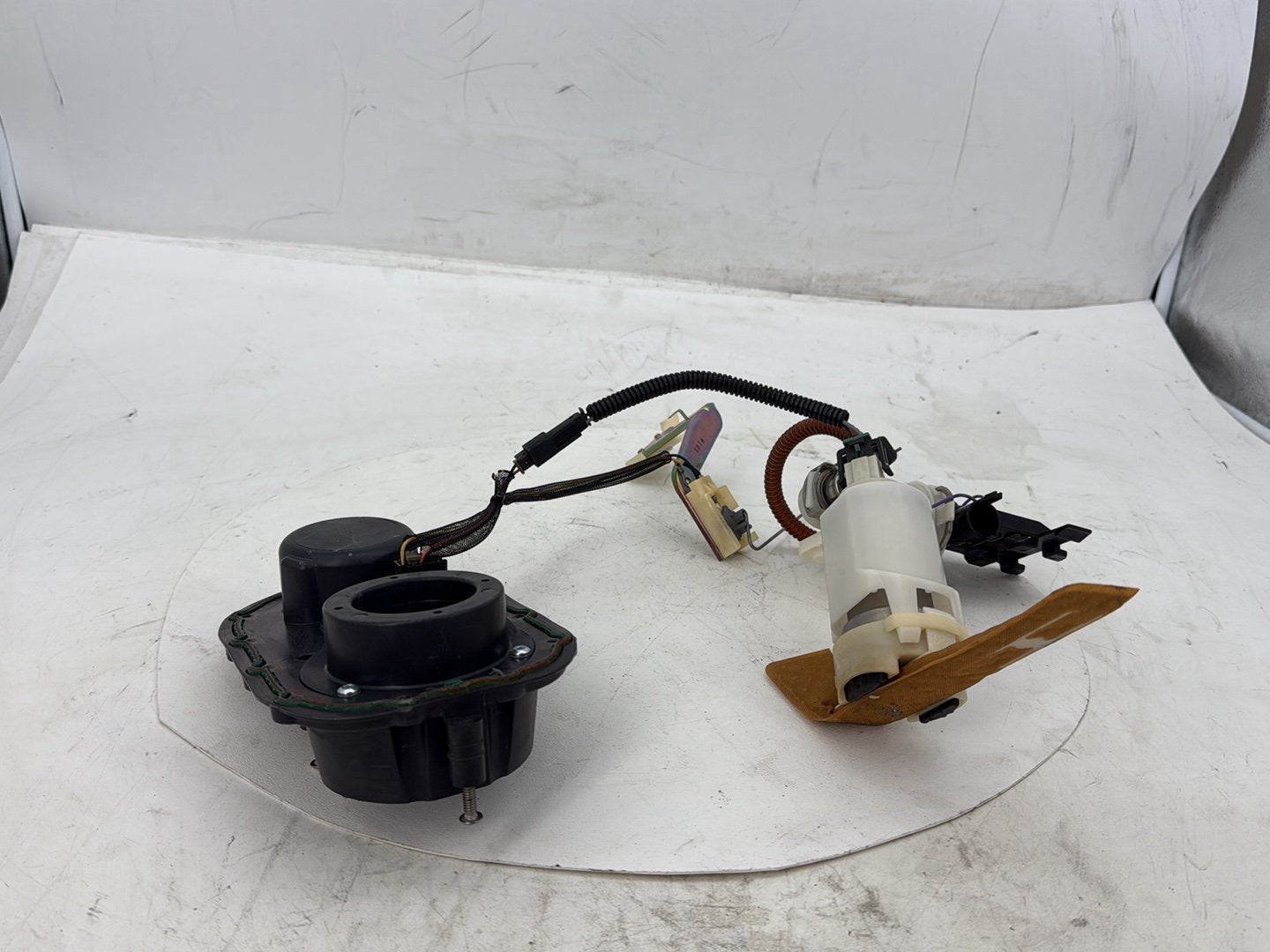 2006 Harley Dyna Super Glide Custom FXDCI OEM Gas Gasoline Fuel Petrol Pump Sending
