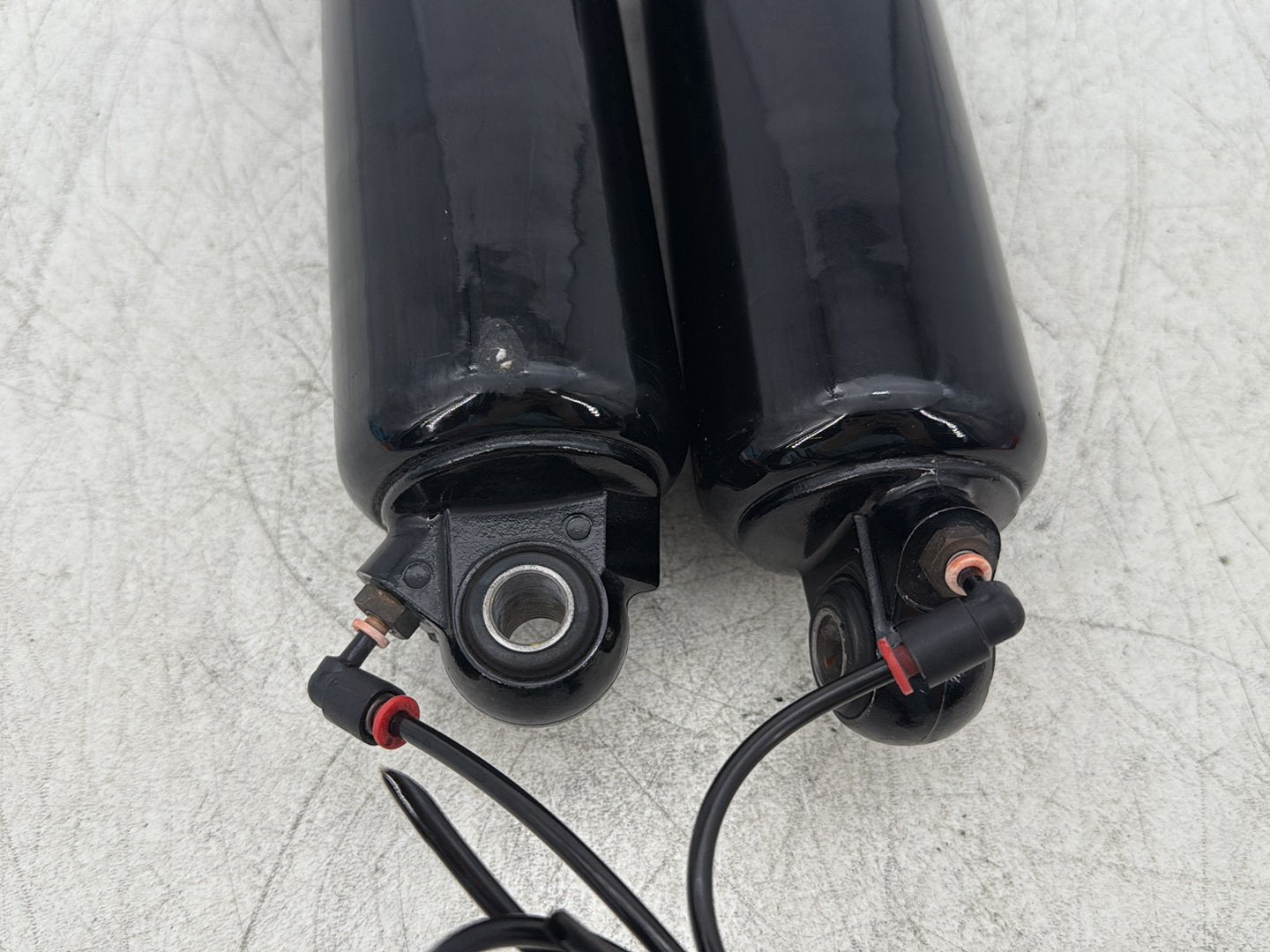 2016 Harley Road King Touring FLHR OEM Rear Left Right Shock Absorbers