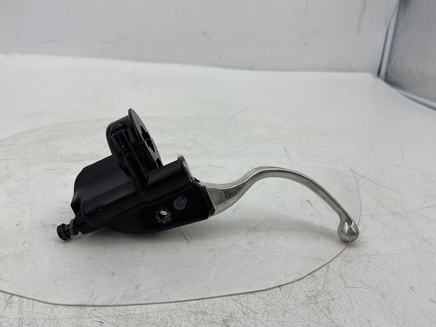 2008 Harley Electra Glide Touring Ultra FLHTCUI OEM Front Right Brake Lever Master Cylinder