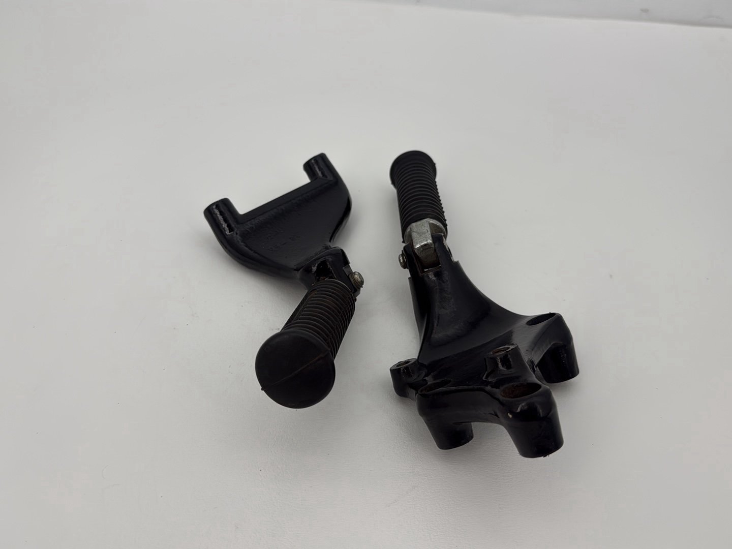 2014 Harley Sportster XL883L 883 SuperLow OEM Passenger Left & Right Foot Pegs