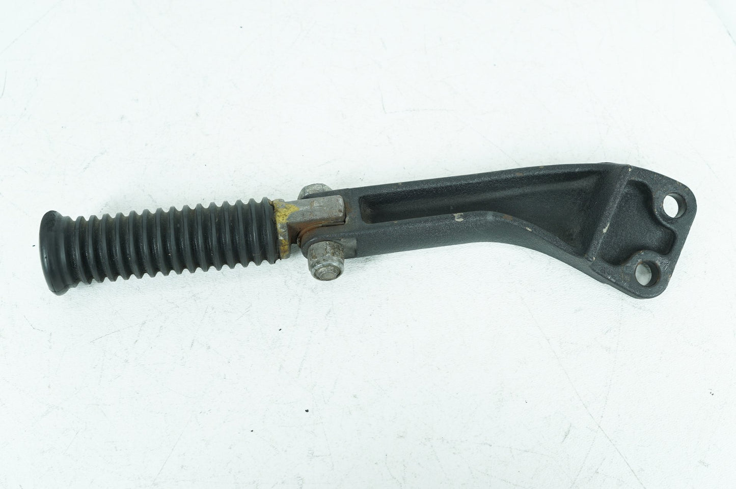 2007 - 2017 Harley-Davidson Dyna Super Glide Right Foot Rest Support Bracket Peg 33032-99