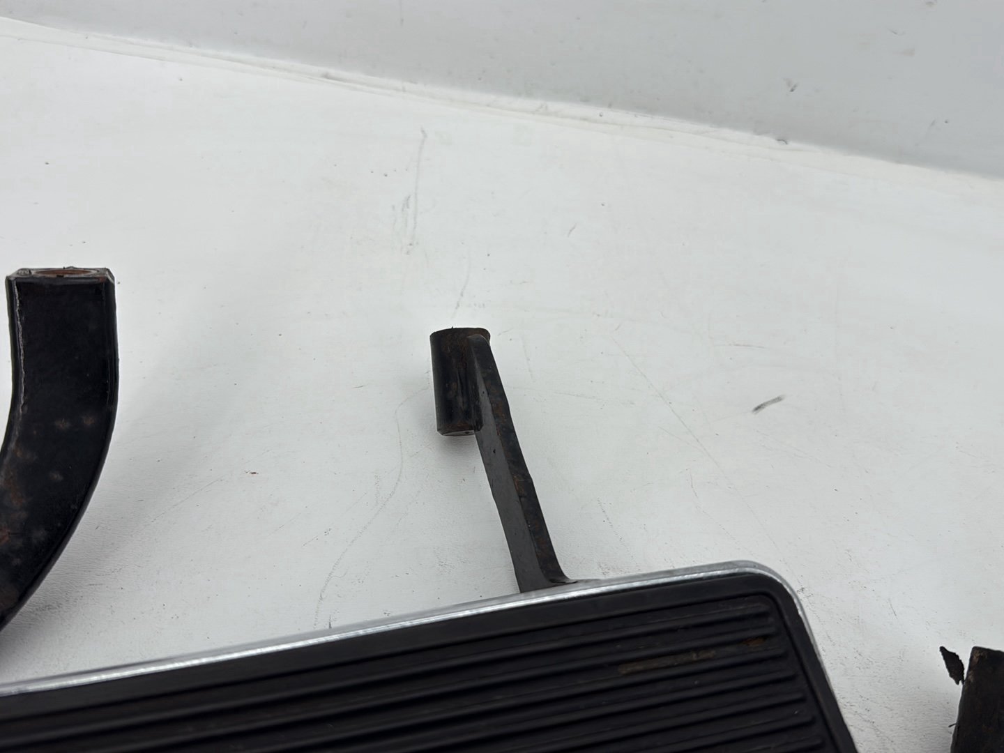 2008 Harley Touring FLHTCU Electra Glide Ultra OEM Left Right Driver & Pass Floorboard Foot Rest