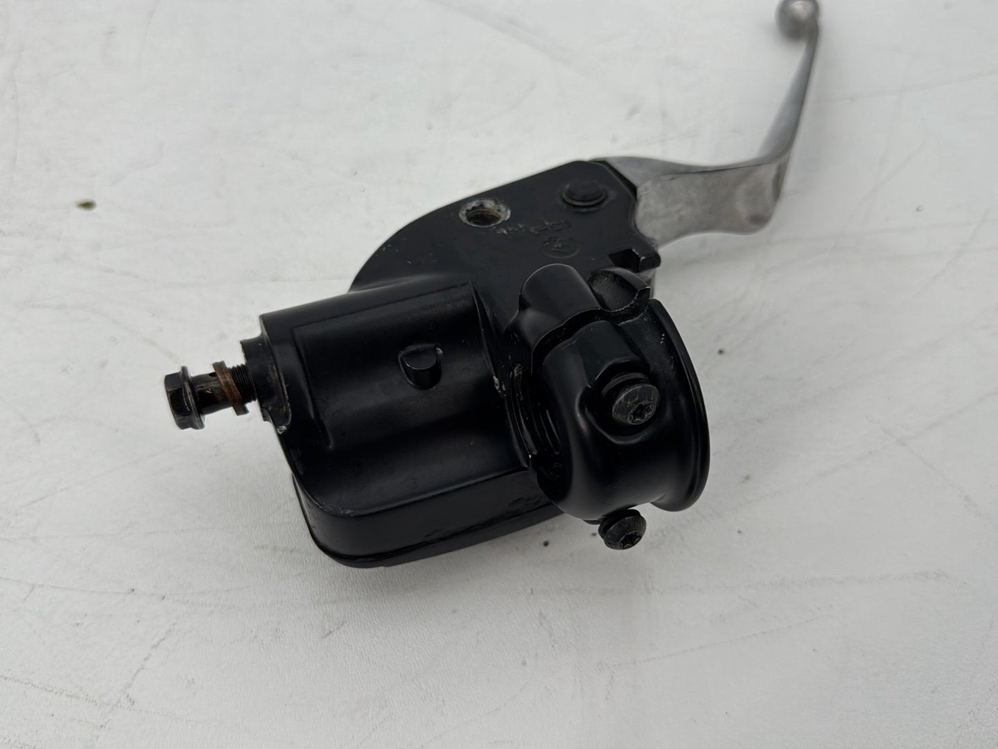 2008 - 2016 Harley-Davidson Touring Electra Glide Ultra Front Left Hand Clutch Lever Master Cylinder 36700056