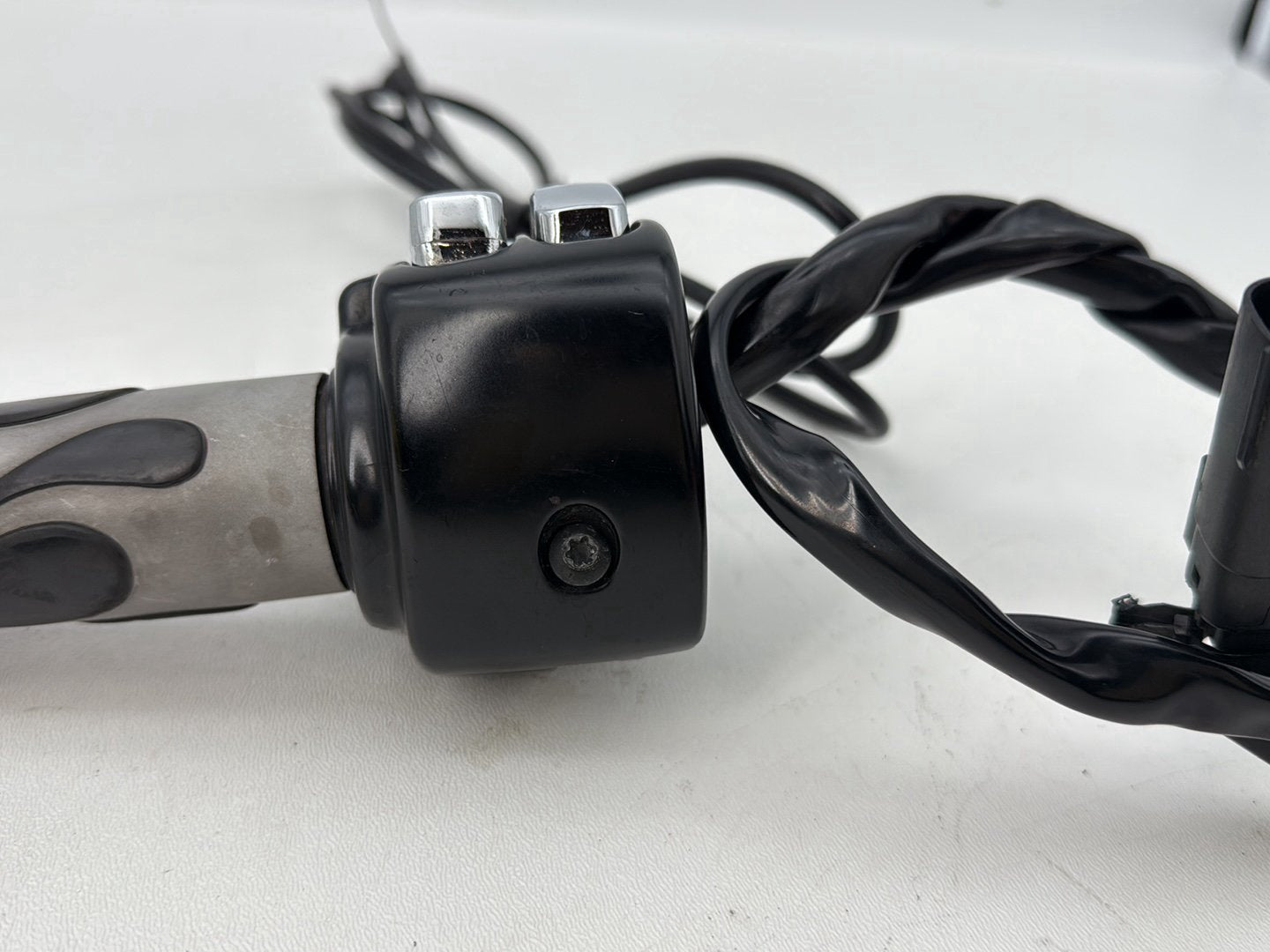 2004 - 2013 Harley-Davidson Sportster 883 Custom Right Engine Start Kill Switches Controls 71589-96B , 56666-04