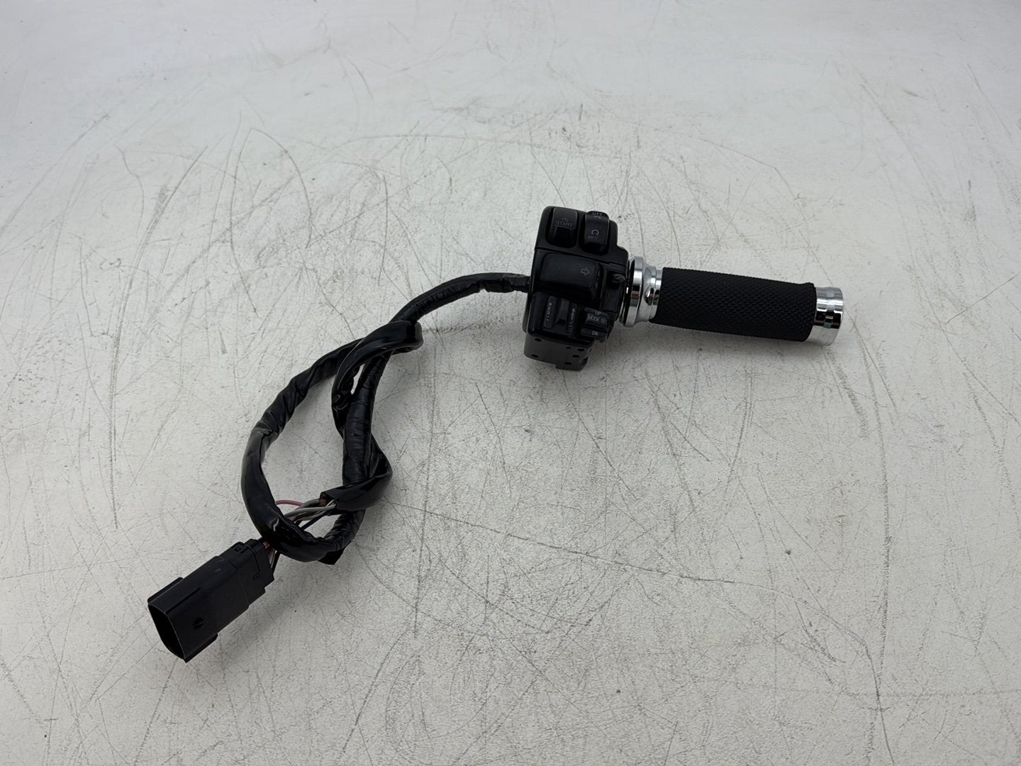 2012 Harley Street Glide Touring FLHX OEM Right Engine Start Kill Switches Controls