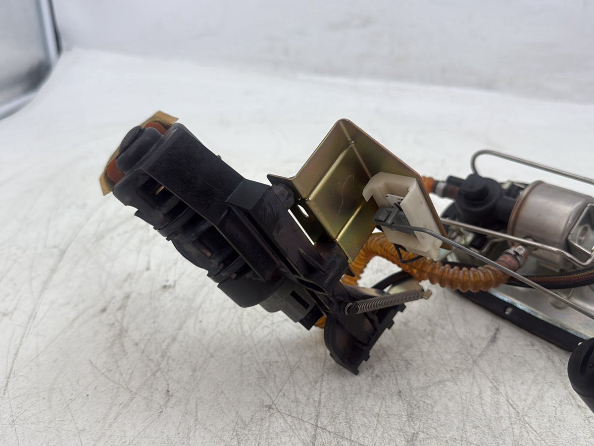 2004 Harley Road King Touring Custom OEM Gas Gasoline Fuel Petrol Pump Sending