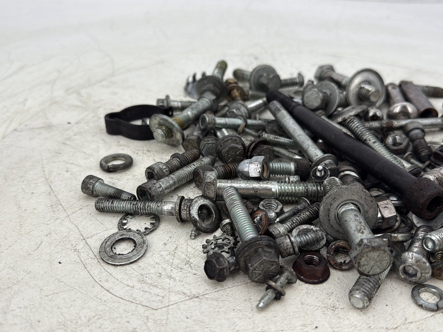 2004 Harley Dyna Super Glide FXDI OEM Hardware Bolts Nuts & Brackets
