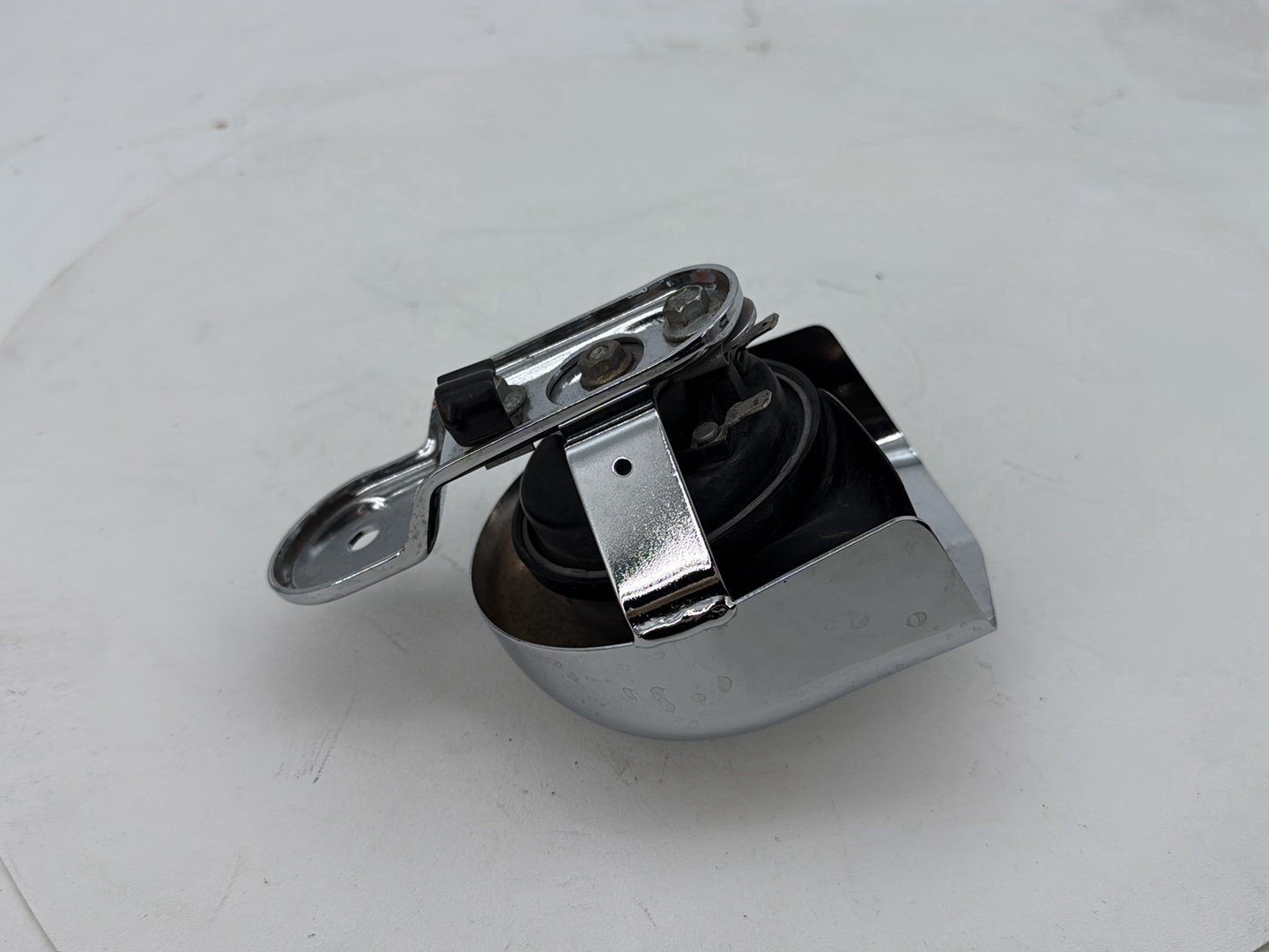2007 Harley Street Glide Touring FLHX OEM Horn Signal Klaxon Chrome Cover