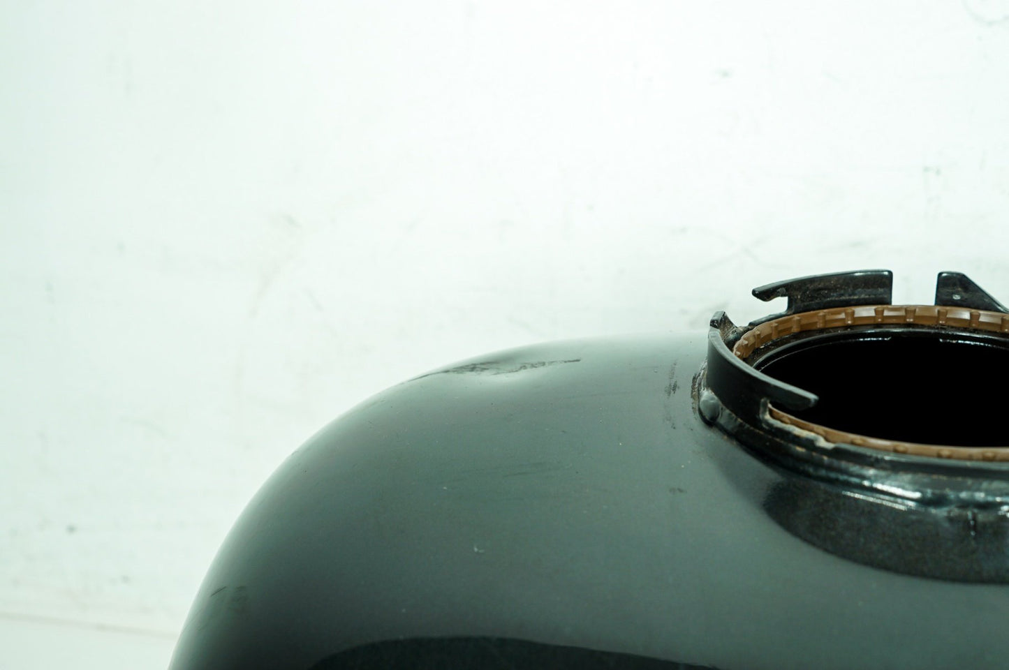 2007 - 2011 Harley-Davidson Touring Street Glide Fuel Gas Tank Gasoline Reservoir 61356-08