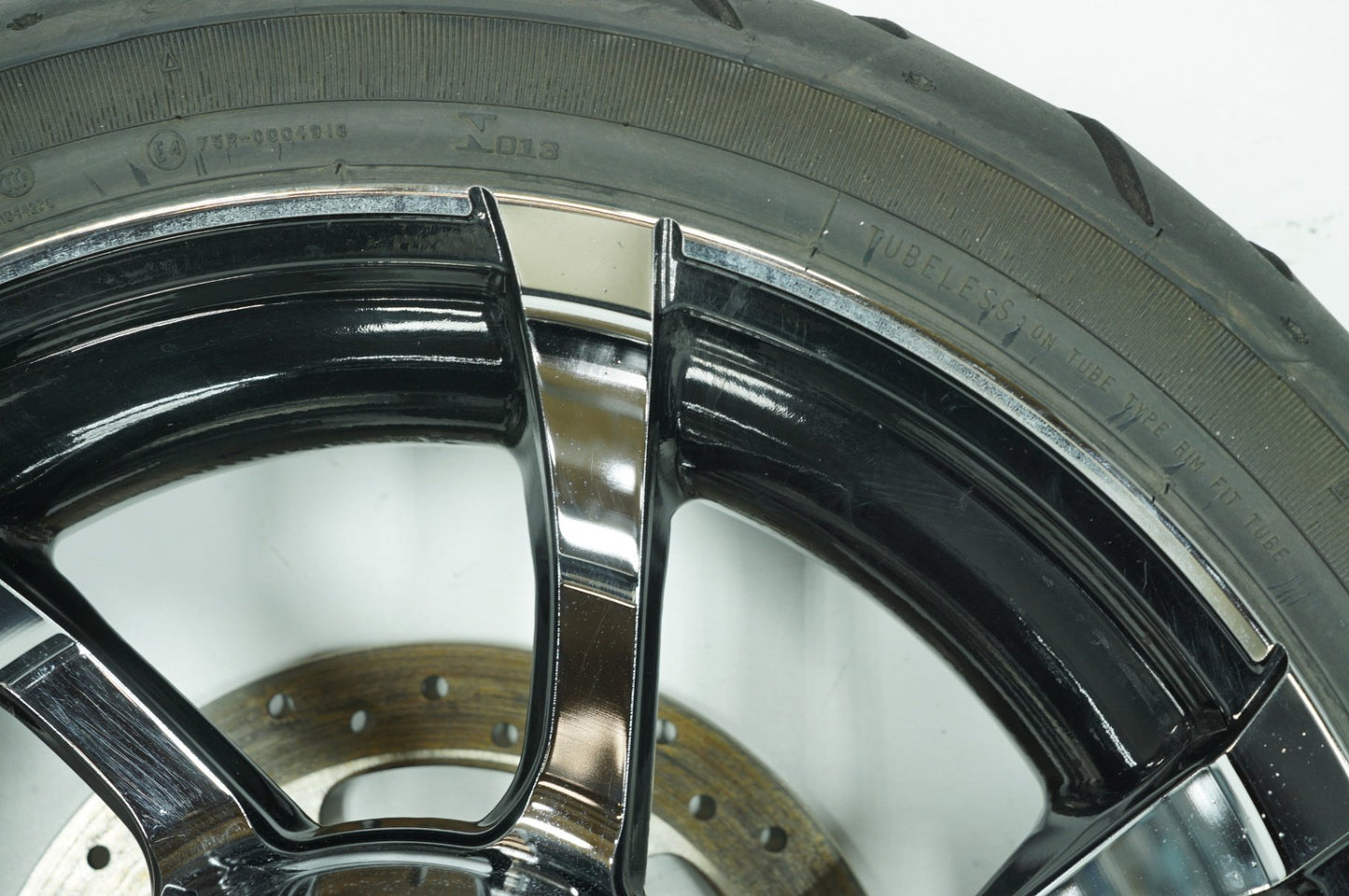 2008 - 2016 Harley-Davidson Touring CVO Road Glide Rear Wheel Rim Tire 40225-10