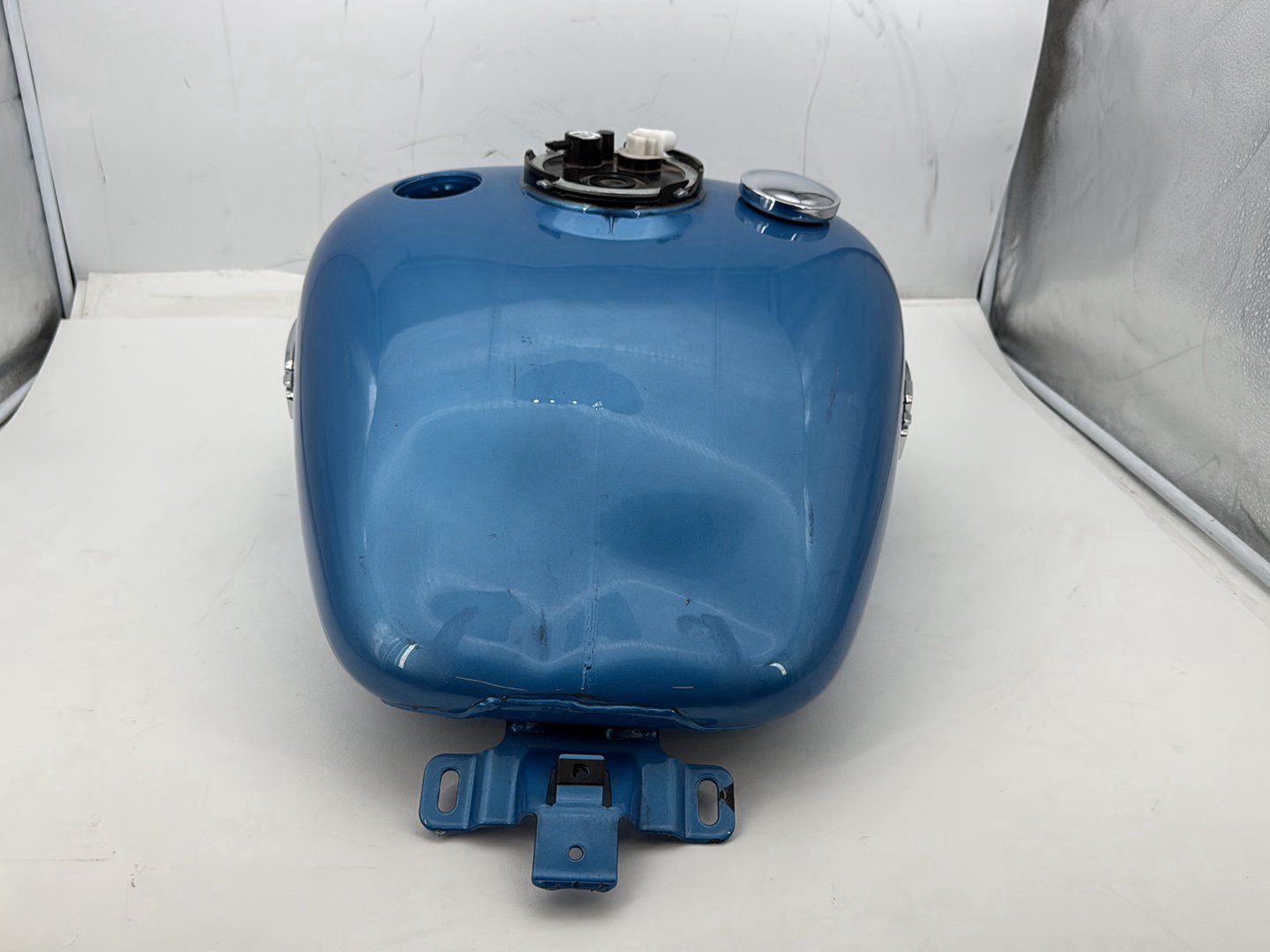 11 Harley Road King Touring Classic Fuel Gas Tank Gasoline Reservoir * DENTED *