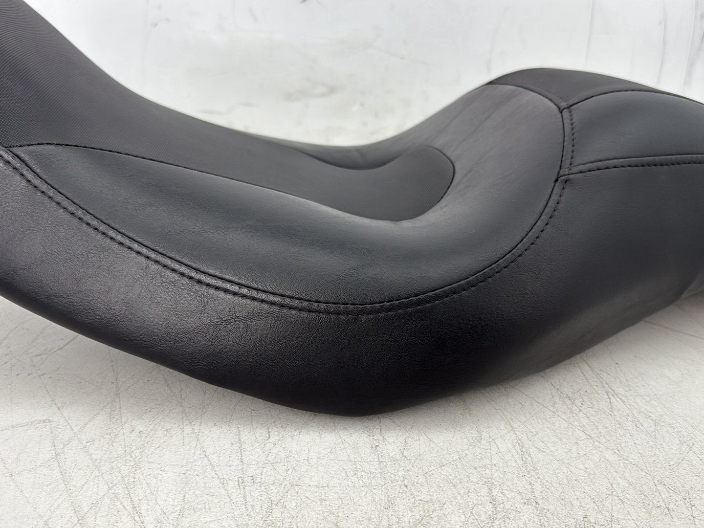 2010 Harley Dyna Fat Bob FXDF OEM Passenger Rider Driver Seat Saddle