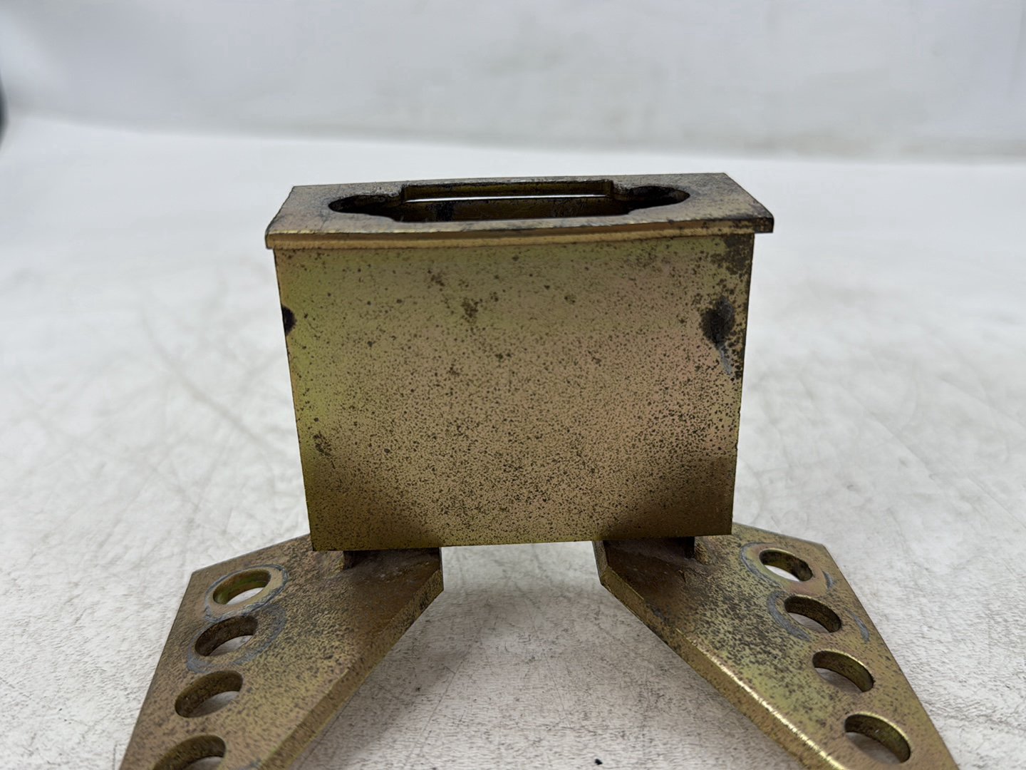 2005 Harley Electra Glide Touring Ultra FLHTCUI OEM Driver Rider Backrest Bracket Mount 52589-09A