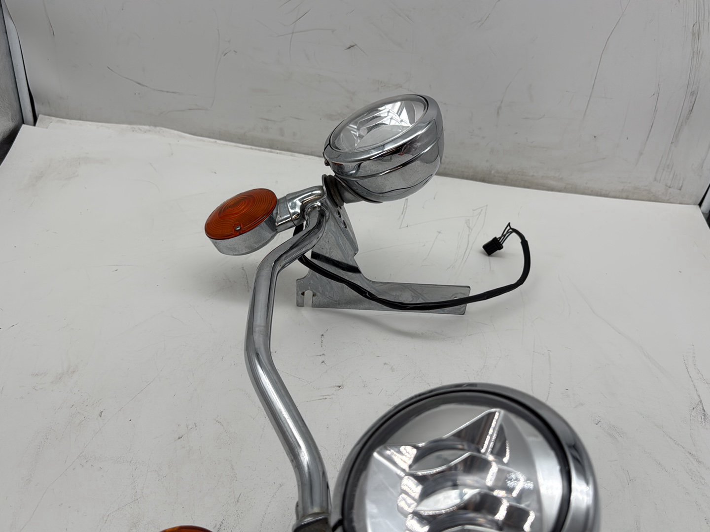 2006 Harley Touring FLHTCI Electra Glide Classic OEM Front Turn Signal Indicators Aux Light Bar