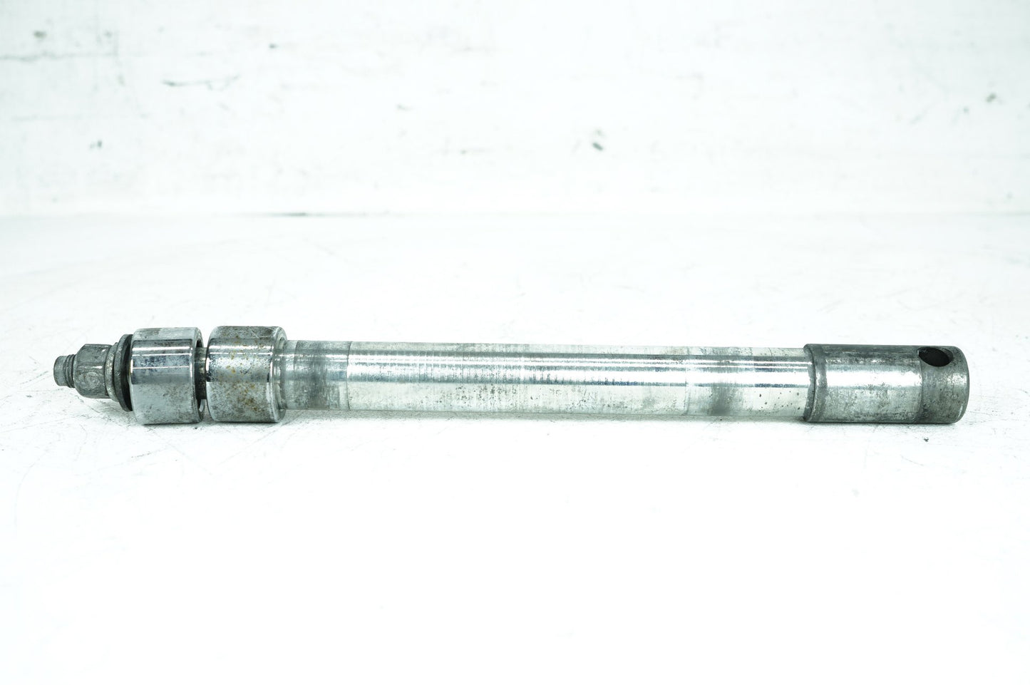 1999 - 2006 Harley-Davidson Touring Electra Ultra Classic Front Wheel Axle Bolt Shaft 43364-00
