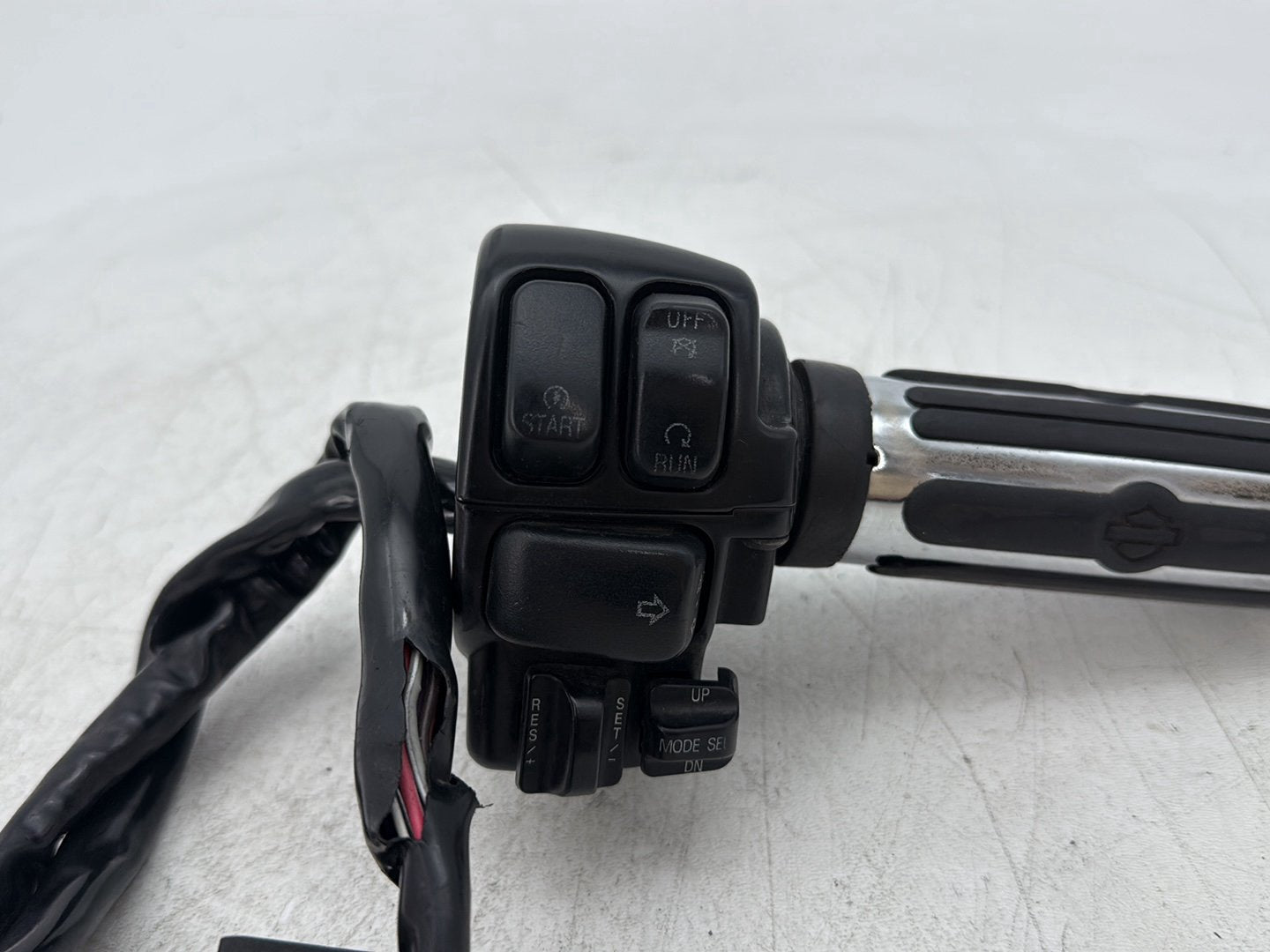 2013 Harley Electra Glide Touring Ultra FLHTCUI OEM Right Engine Start Kill Switches Controls